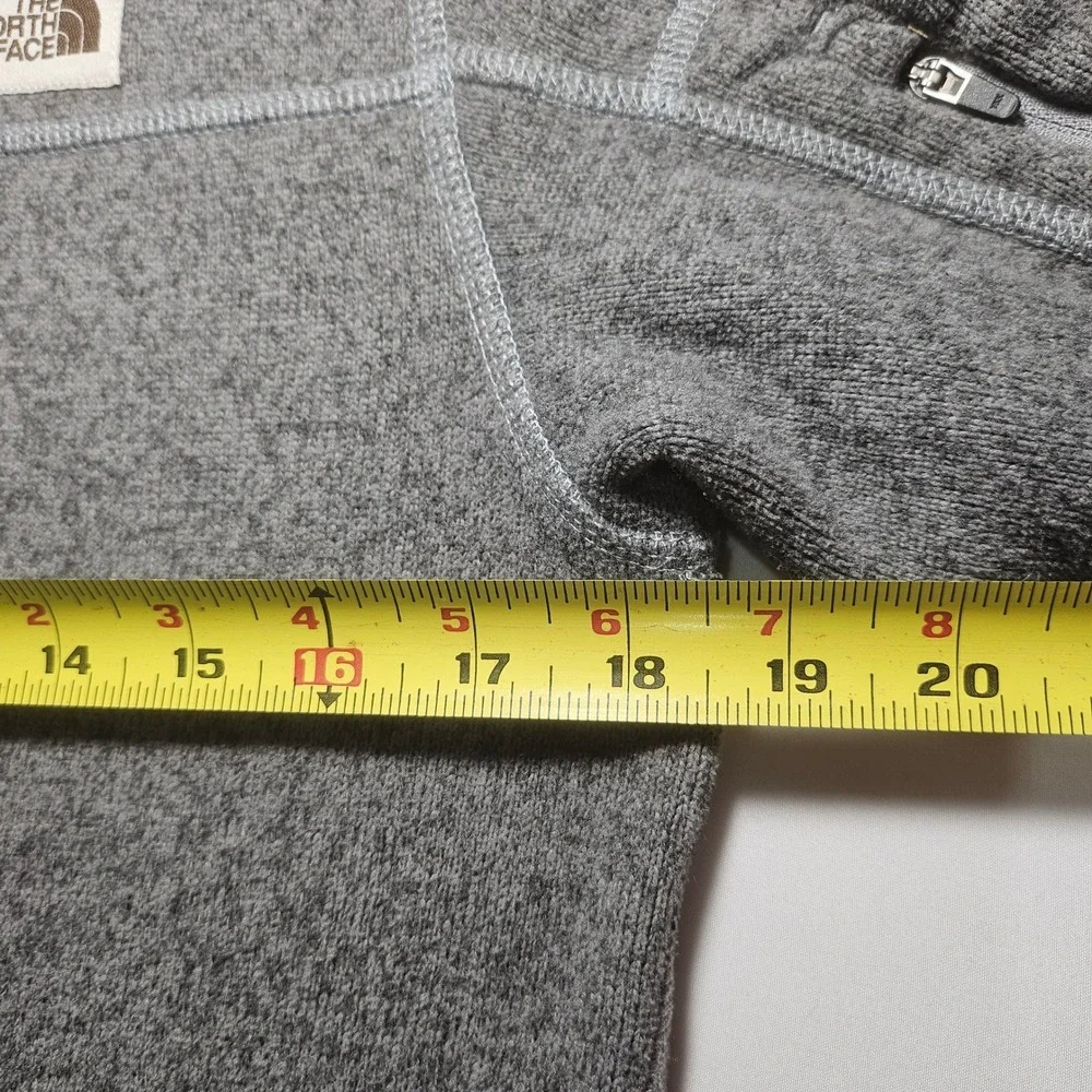 The North Face Mens Gordon Lyons 1/4 Zip Fleece Pullover Grey Small